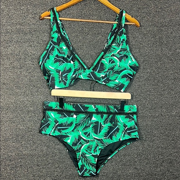 Other - Tropical Leaf Print Summer Bikini Set with beautiful Black Accents, Womens XL